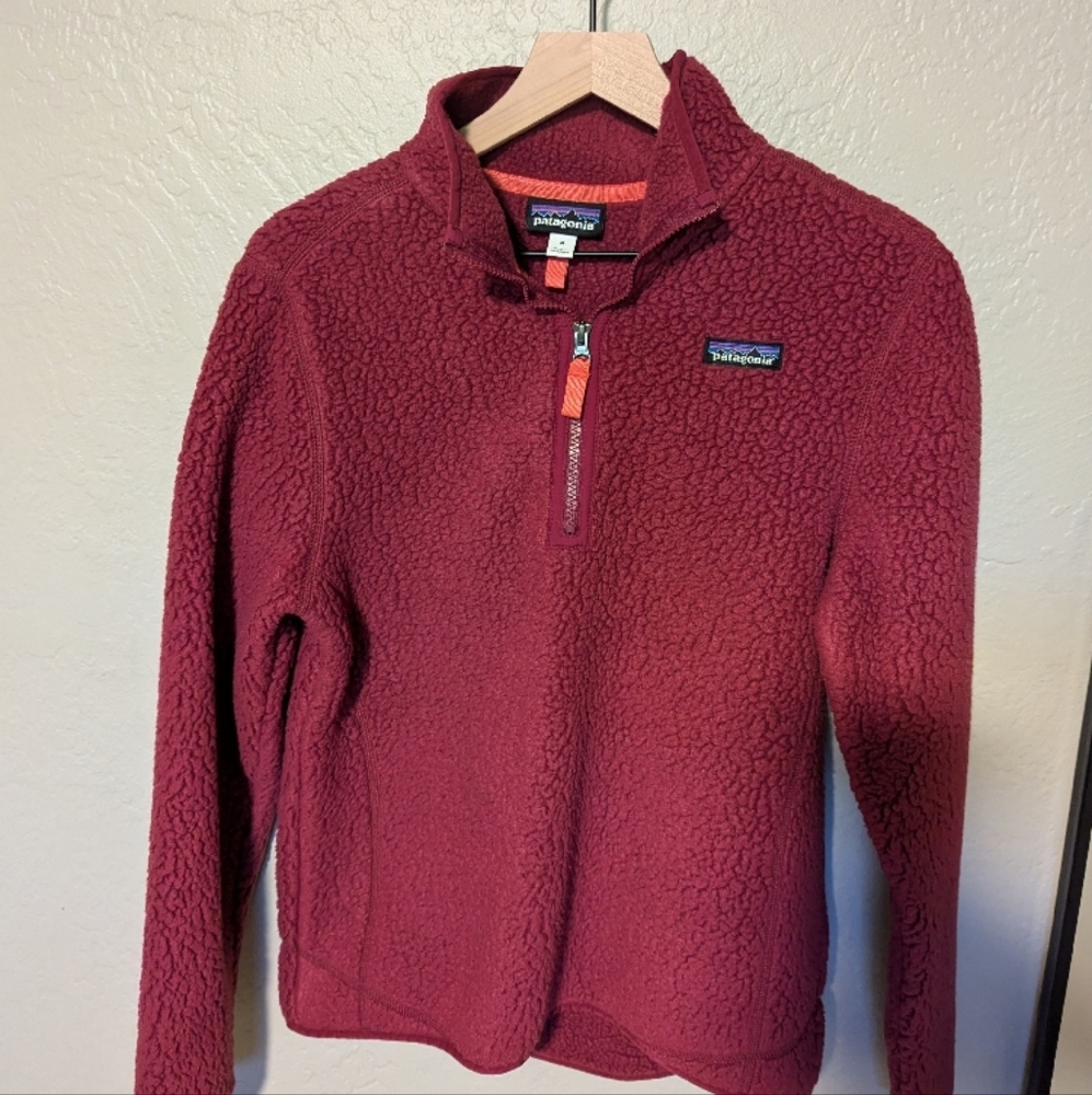 Patagonia Women's Fleece Jacket - Cranberry red.